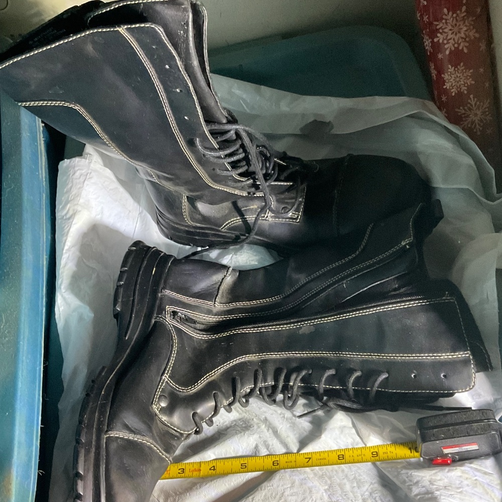 Women’s combat style boots  cool looking  don’t miss - Picture 4 of 9